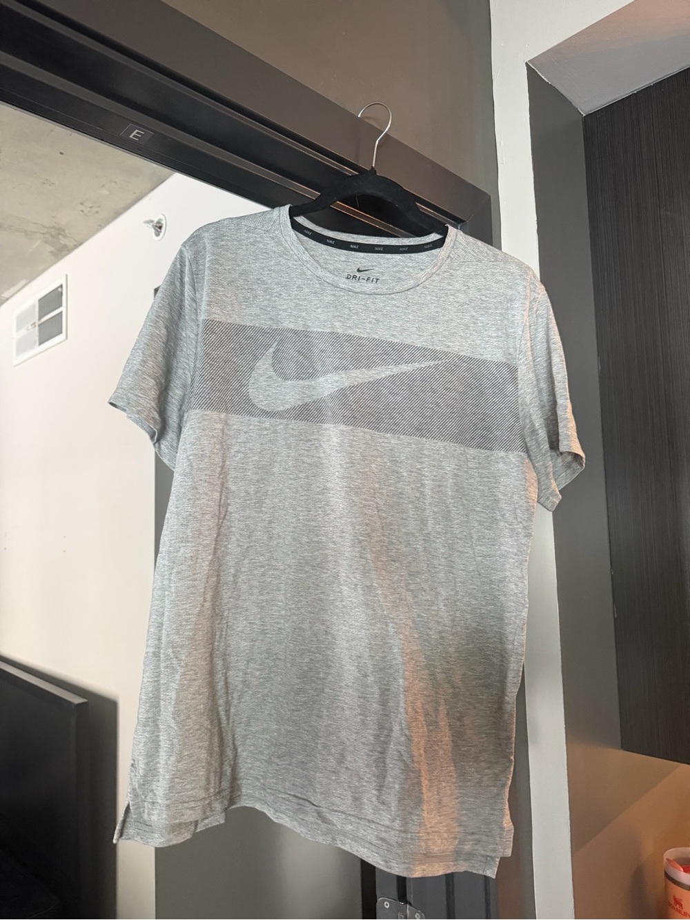Nike Men’s Light Gray Dri-FIT Short Sleeve Tee with Swoosh